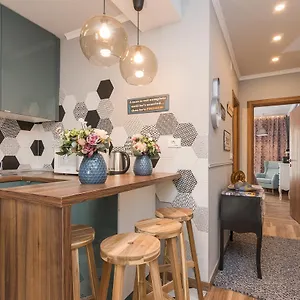 Marant Center- Free Parking Apartment